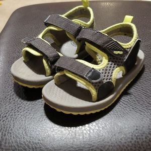 Boys toddler size 7 Velcro Sandals OshKosh B'gosh